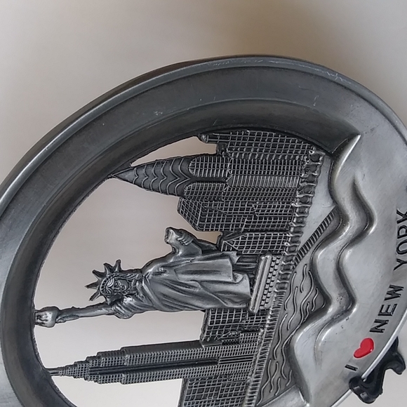 New York Souvenir Decorative Metal Plate - Picture 2 of 15